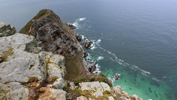 Das Kap der guten Hoffenung ist eine längere felsige Landzunge unterhalb von Kapstadt. Auf dem Bild ist der äusserste Felsen zu sehen.